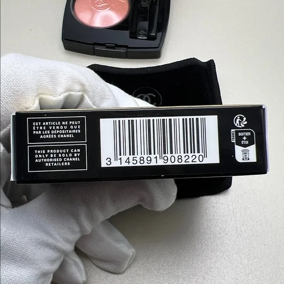 CHANEL Ombre Essentielle Satin Eyeshadow -Coral Pink (822 Rose In Hand) Sold Out - Picture 11 of 17